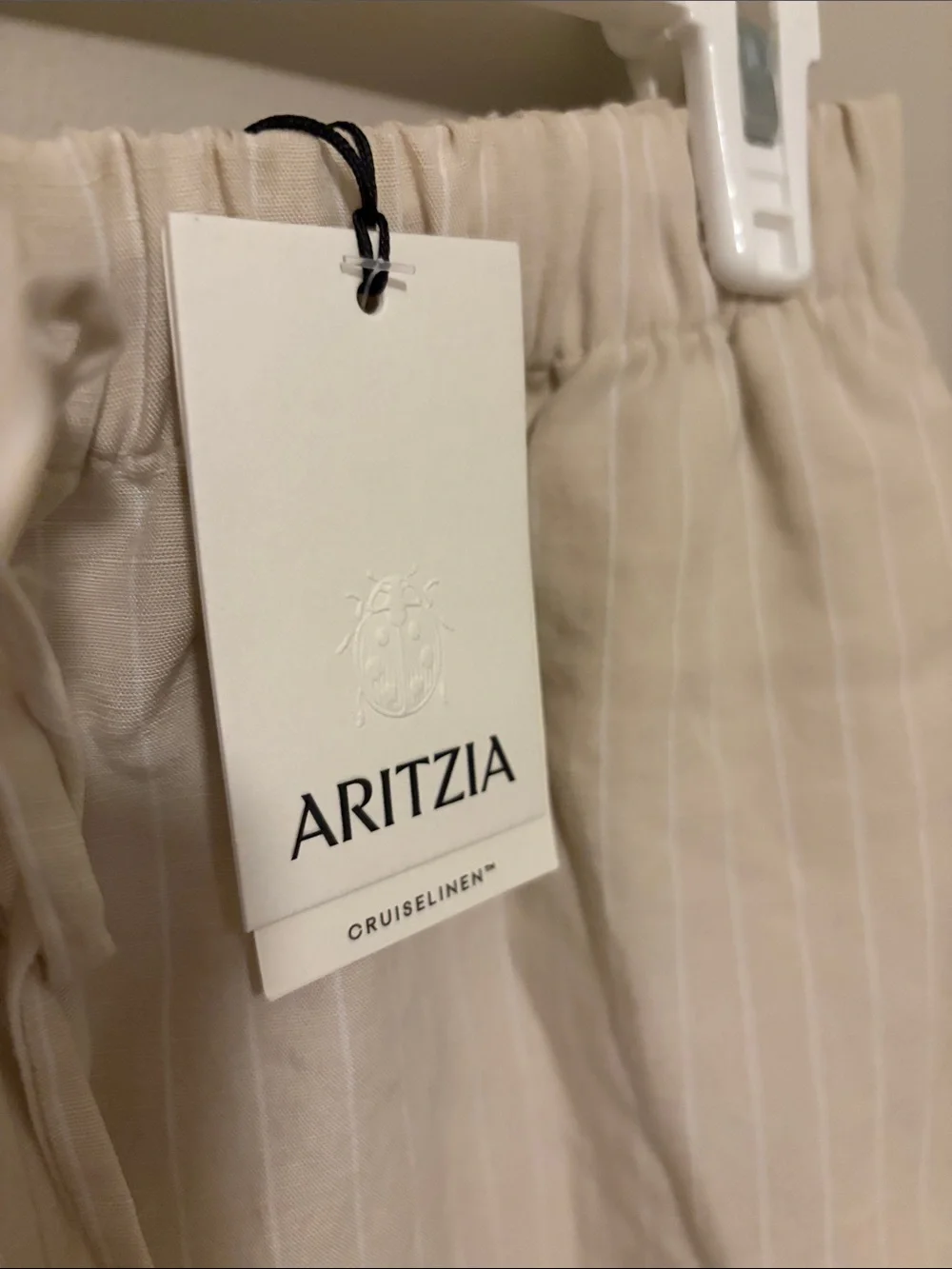Aritzia Cream Pinstripe High-Waist Linen Drawstring Shorts Size S - Picture 3 of 8